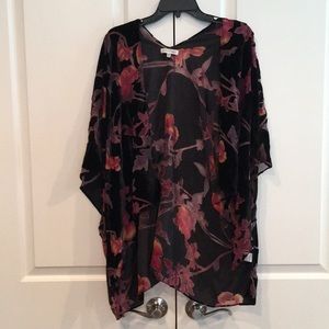 Woven Heart Shawl/kimono Black with flowers